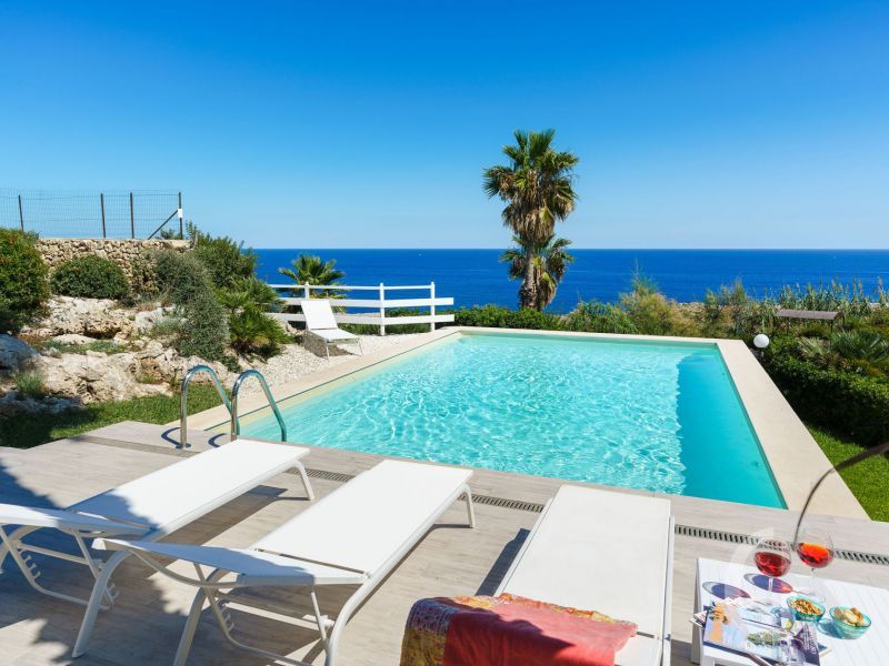 villa-del-mito-pool-mit-meerblick.jpg