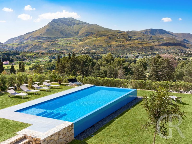 villa-dolce-vita-pool-mit-umland.jpg