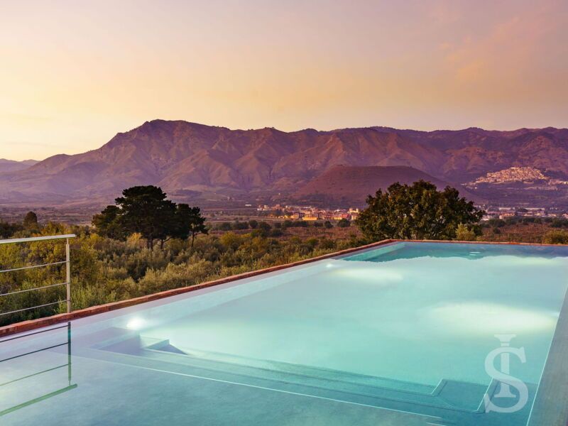 villa-etna-retreat-schwimmbad.jpg
