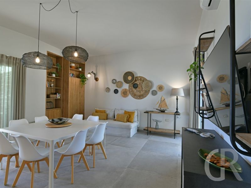 villa-fedra-esstisch.jpg