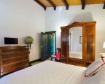 villa-gira-sole-schlafzimmer-mit-kommode.jpg