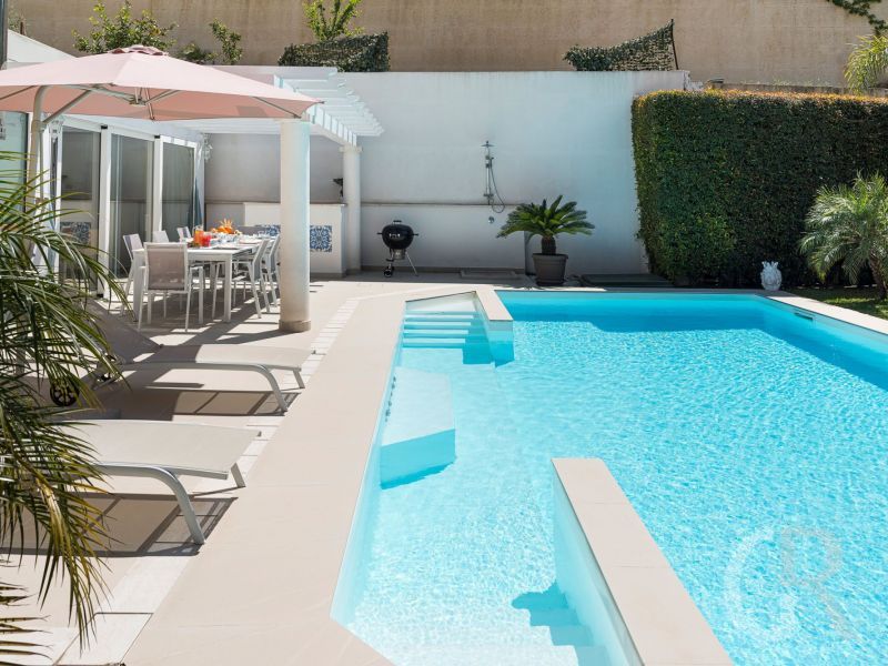 villa-giutitta-grosser-pool.jpg