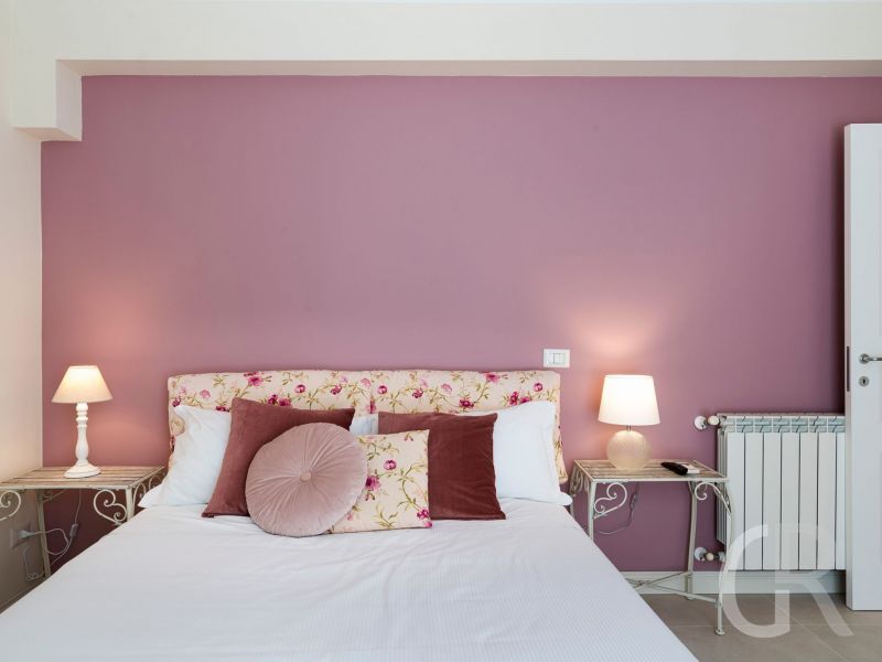 villa-giutitta-grosses-bett.jpg