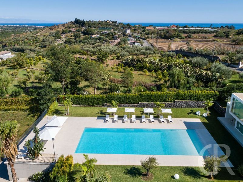villa-greta-blick-auf-den-pool-und-die-landschaft.jpg