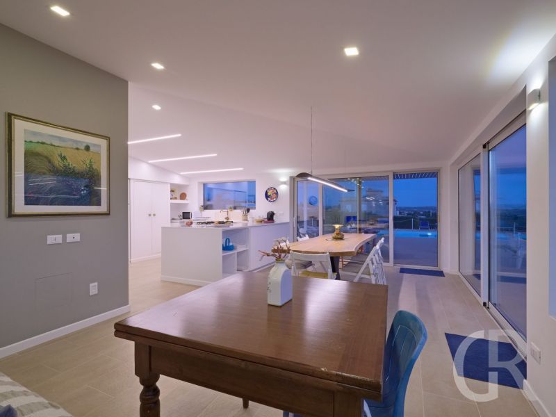 villa-ibla-wohnzimmer-am-abend.jpg