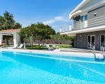 villa-isabella-pool-und-villa.jpg