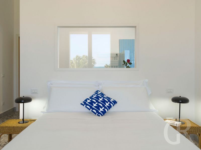 villa-la-belle-schlafzimmer-mit-nachttischen.jpg
