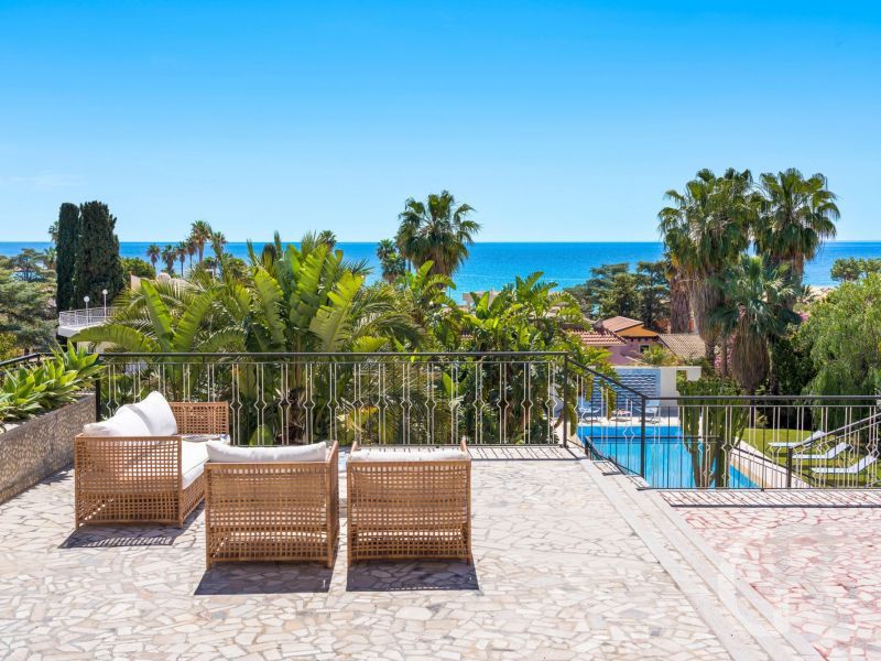 villa-la-belle-terrasse-mit-blick.jpg