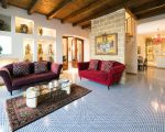 villa-la-boheme-wohnzimmer-mit-sofa.jpg