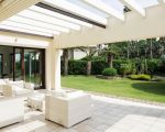 villa-la-plage-ueberdachte-terrasse.jpg