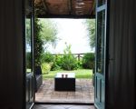 villa-laura-blick-in-den-garten-und-auf-die-hintere-terrasse.JPG