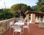 villa-maddalena-grosse-terrasse-und-sommerkueche.jpg