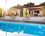 villa-mara-pool-mit-terrasse.jpg