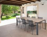 villa-mara-terrassentisch-im-freien.jpg