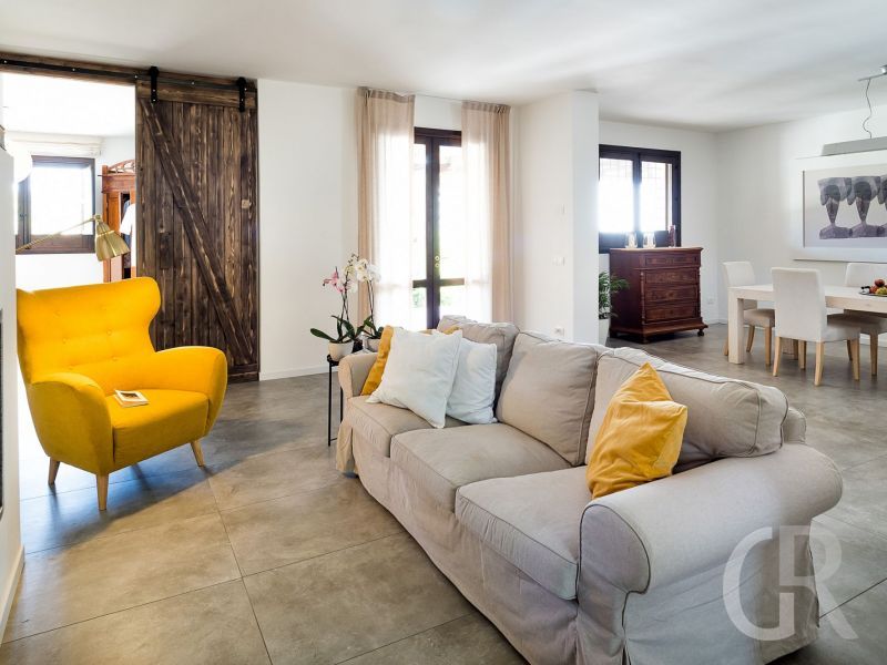 villa-mara-wohnzimmer-mit-sitzgruppe.jpg