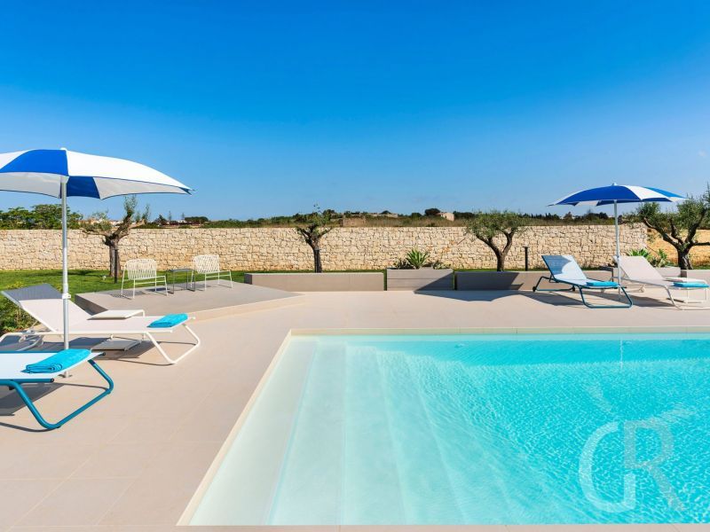 villa-mia-pool.jpg