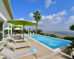 villa-nausica-am-pool.jpg