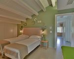 villa-nausica-schlafzimmer-mit-zwei-betten.jpg