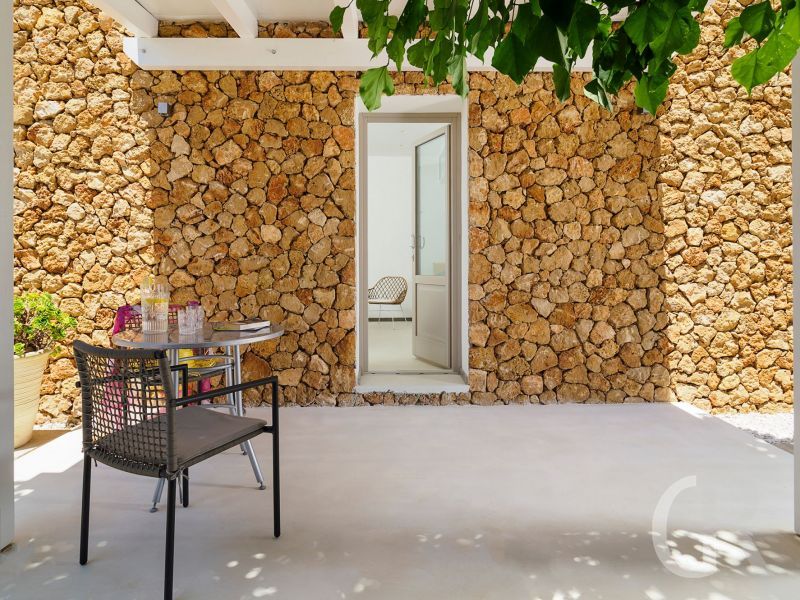villa-pietra-del-sole-kleiner-sitzplatz.jpg