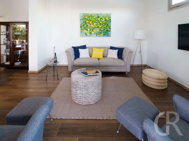 villa-pietra-del-sole-wohnzimmer-innen.jpg