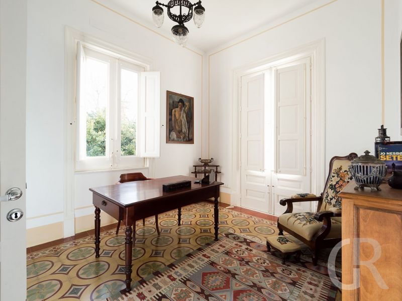 villa-ritrovato-kleiner-sekretaer.jpg