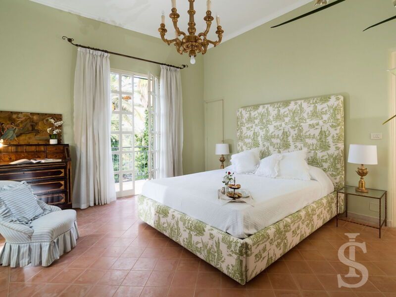 villa-san-ciro-grosses-doppelbett.jpg
