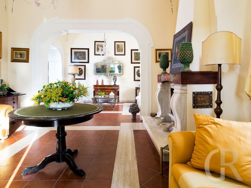 villa-san-ciro-wohnraum-mit-sofa.jpg