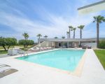 villa-venere-blick-auf-pool-und-palmen.jpg