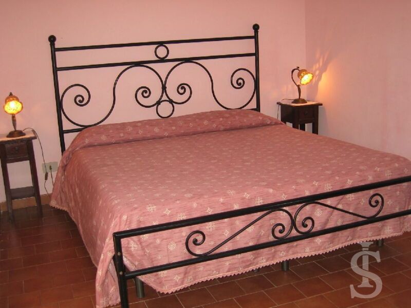 zimmer-im-agriturismo-doppelbett.jpg