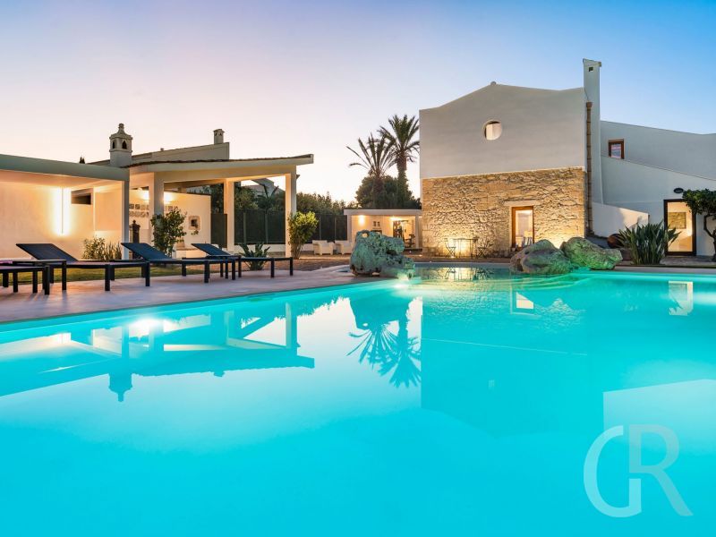 ager-costa-am-pool.jpg