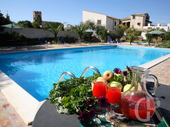 blick-auf-den-pool-und-den-agriturismo.JPG