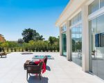 caponegro-terrasse-und-blick-auf-den-garten.jpg