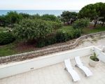 casa-contemplamare-1-sonnenliegen-auf-der-terrasse.jpg