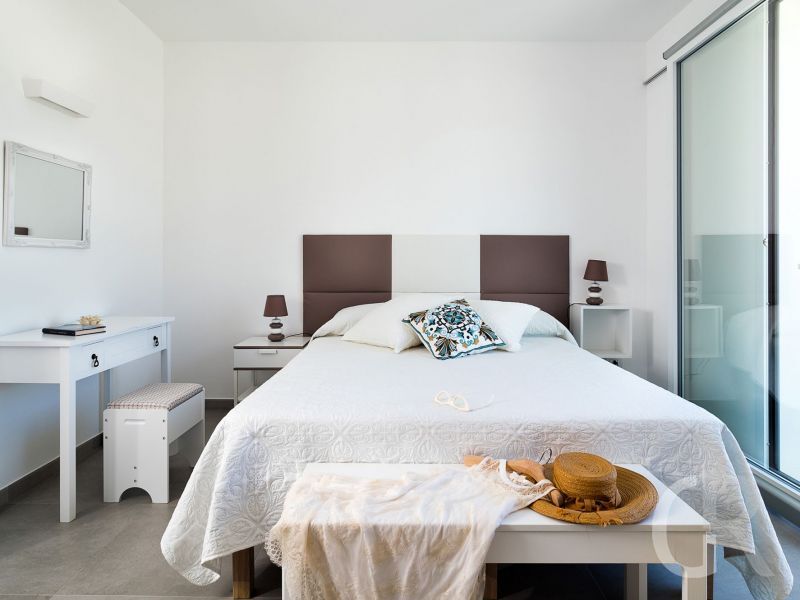 casa-diantha-doppelbett-im-schlafbereich.jpg