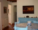 casa-eoliana-esstisch-mit-anrichte.jpg
