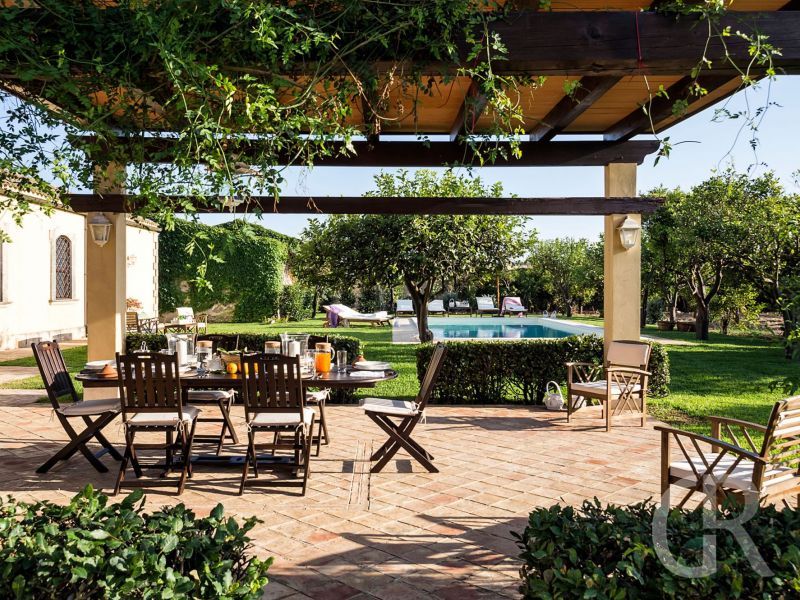 don-salvatore-pergola.jpg