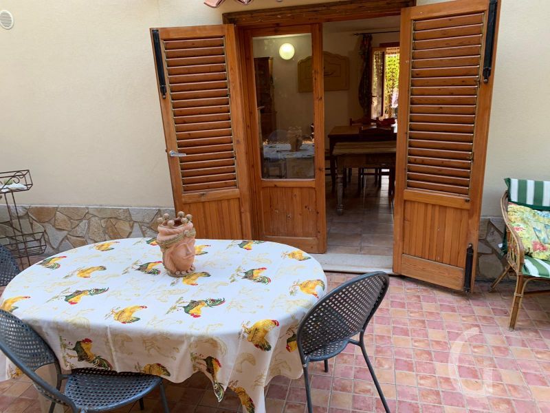 essplatz-auf-der-terrasse.jpg