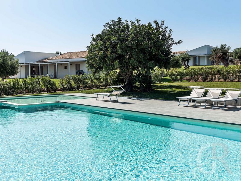 ferienhaus-gelsi-gemeinsamer-pool.jpg