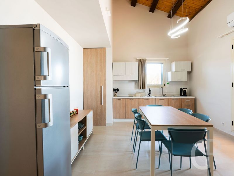 ferienhaus-mare-del-sud-kueche-mit-essplatz.jpg