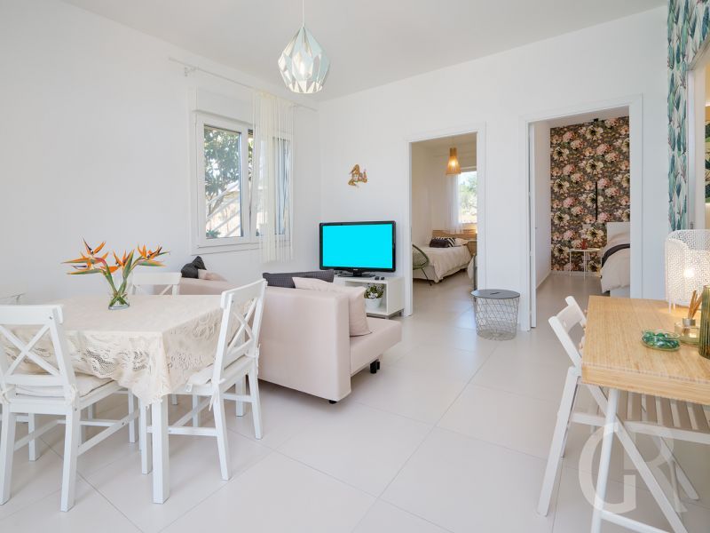 ferienhaus-teti-wohnzimmer-mit-sofa.jpg