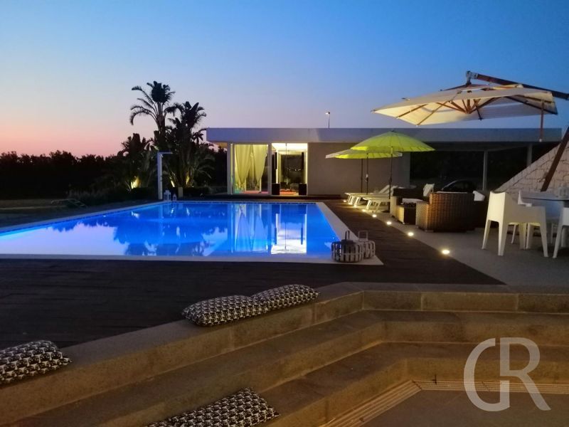 ferienhaus-villa-venere-pool-bei-daemmerung.jpg