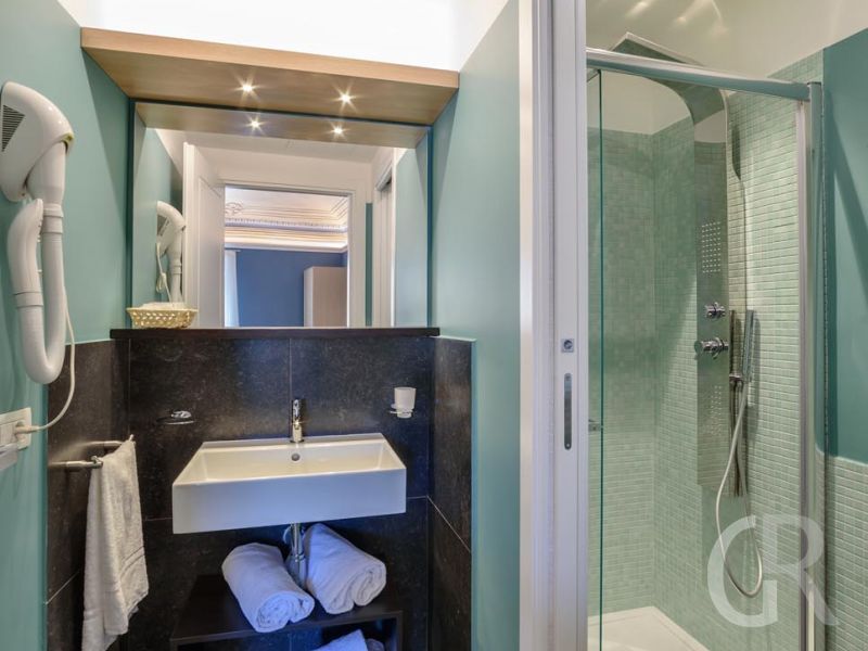 ferienwohnung-achille-dusche.jpg