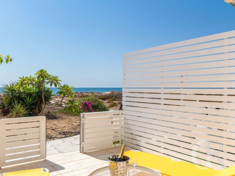 ferienwohnung-amarillis-kleine-terrasse-am-meer.jpg
