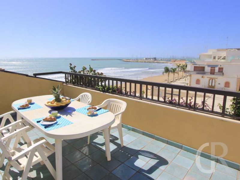 ferienwohnung-dedalo-balkon-mkit-meerblick.jpg