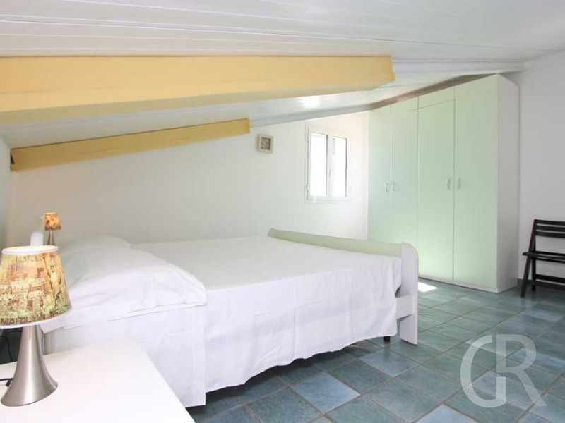 ferienwohnung-dedalo-schlafzimm-er-mit-doppelbett.jpg