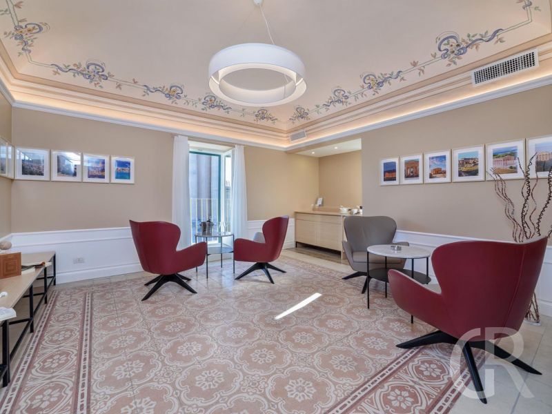 ferienwohnung-enea-wohnbereich-mit-sitzmoebeln.jpg