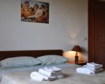ferienwohnung-luana-schlafzimmer-mit-doppelbett.JPG
