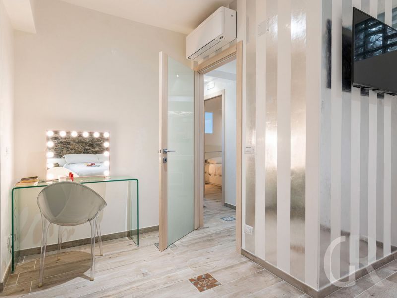 ferienwohnung-peppina-piccola-schminktisch.jpg