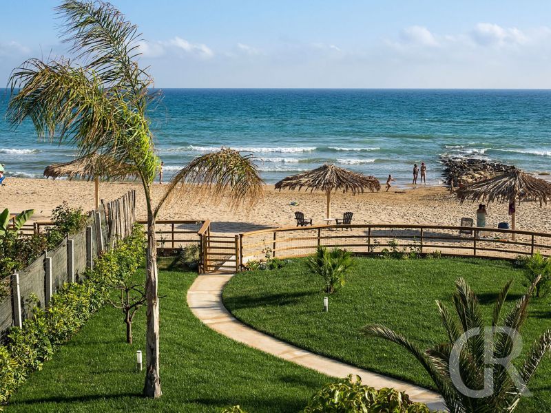 ferienwohnung-sirena-garten-mit-sandstrand.jpg
