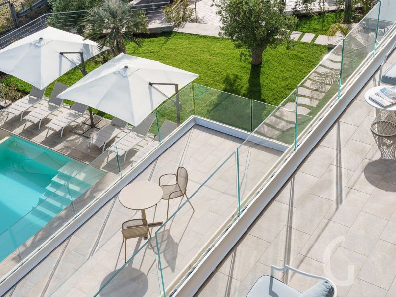 gran-tour-blick-auf-den-pool-und-die-terrasse.jpg